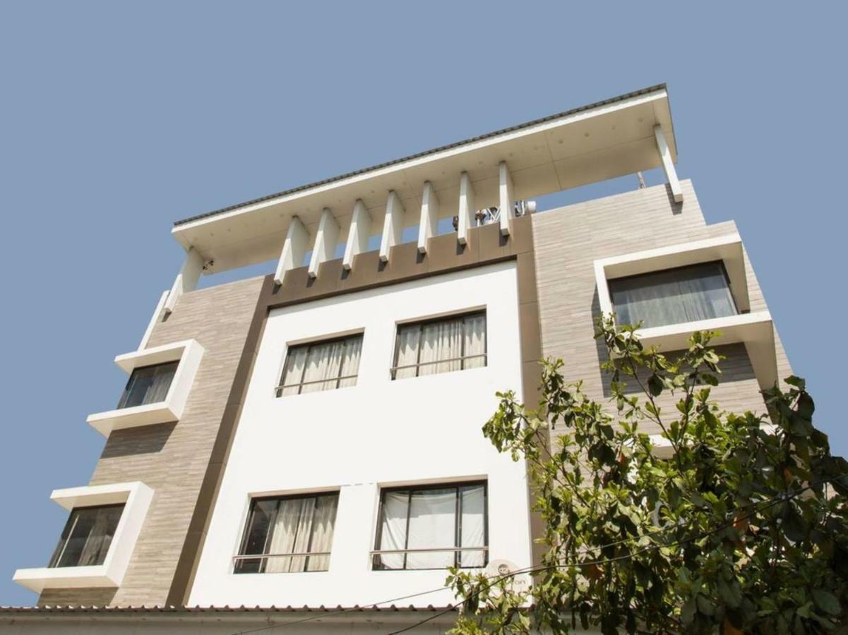 Hotel Maheshwari Avenue Удджайн Экстерьер фото